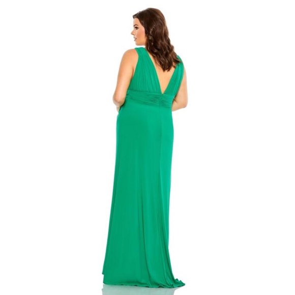 NWT Fabulouss by Mac Duggal Plunging Neck Ruched Bodice Dress - size 18W - Picture 2 of 6